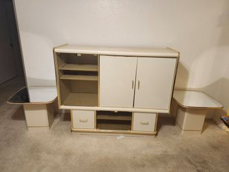 TV stand and side tables in great condition