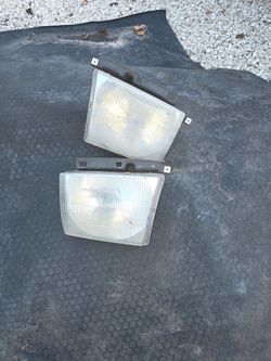 1999 Toyota Tacoma Head Lamps Left And Right