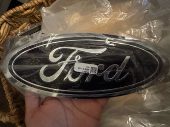21-23 ford f150 black/chrome tailgate emblem