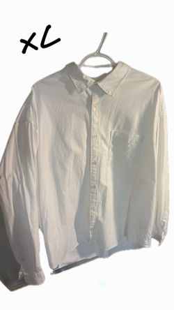OLD NAVY WHITE BUTTON UP