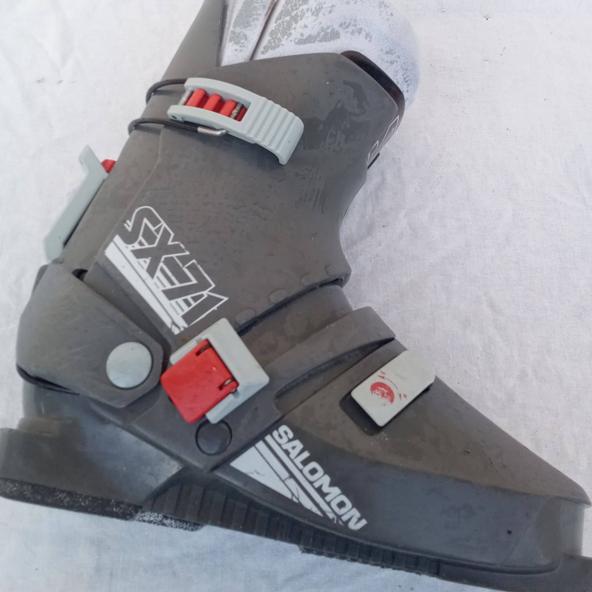 Salomon SX-71 Unisex Ski Boots, Size 320/25, Sleek Gray Finish with Red Accent Buckles, Rear Entry, Works with Marker Bindings - Needs New Heel Plates