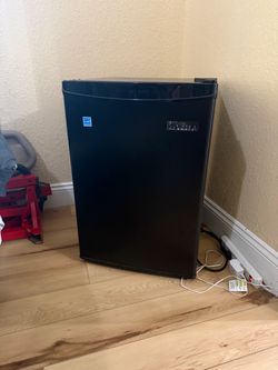 Black Premium Levella mini fridge