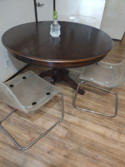 table with 3 chairs