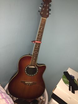 Acoustic guitar Applause