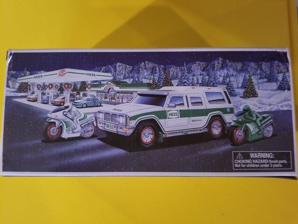 Brand New Hess Truck 2004 Truck And Set Of Motorcycles