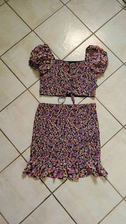 Ladies 2 piece set crop top n skirt
