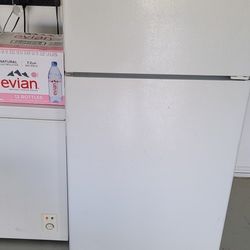 Hotpoint Fridge 15.6 Cu Ft