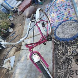 LARG BIKE BEACH CROZER 26INCH 7SPEED SCHWINN FOR GIRLS  VERY GOOD  TIRES AND NEW TUBES WORK PERFECT COMFORTAL SEAT 