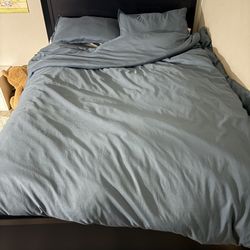 Full size bed! good condition, steal it now