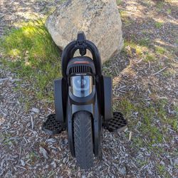 Inmotion V11 Electric Unicycle + Upgraded Honey Combs & Power Pads