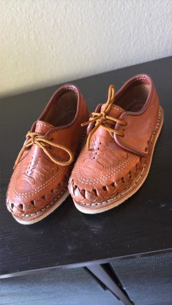 Huaraches style shoe