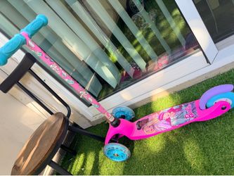 Barbie 3-Wheel Scooter – Good Condition