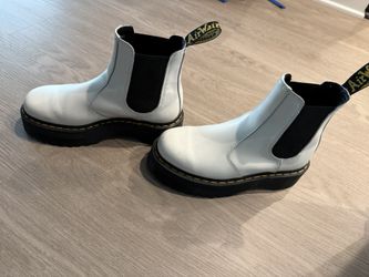 Women’s Dr Martens Size 8