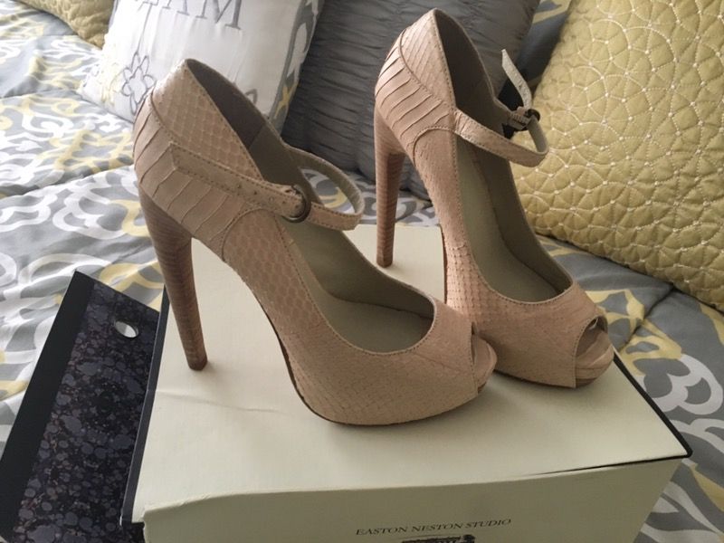 Cute Leon Max shoes size 6
