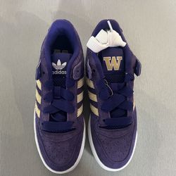 UW NCAA purple shoes