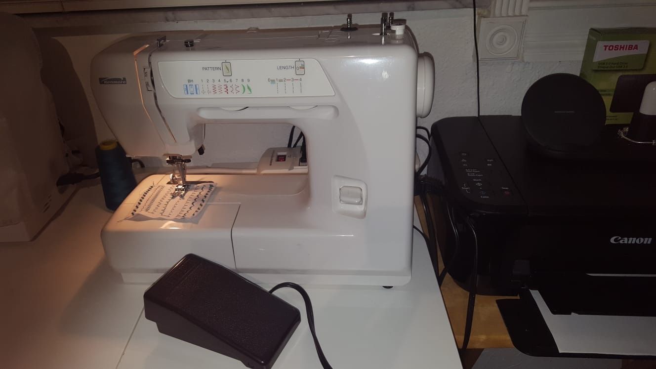 Sewing machine Kenmore( máquina de coser)