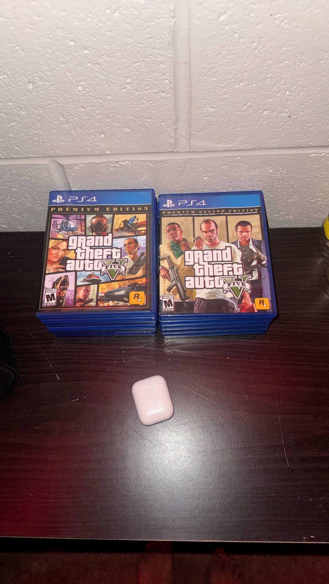 tons of playstation 4 games + airpods