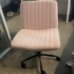 Criss cross vanity chair with wheels