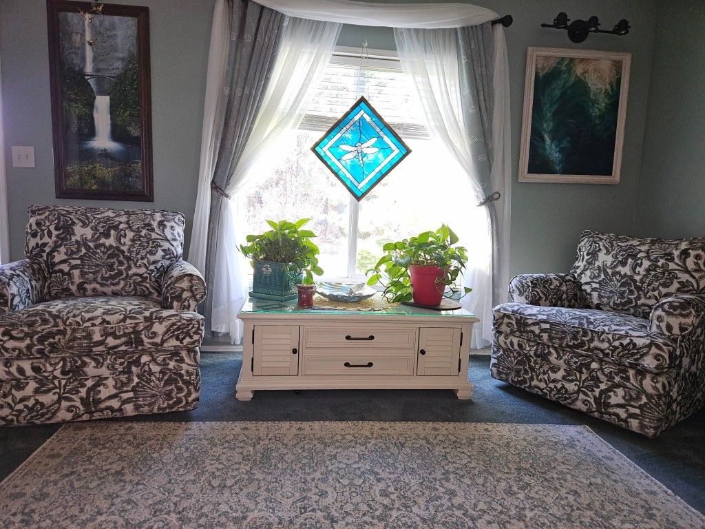 2 Chairs And Lovesat