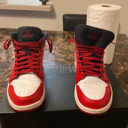 Air Jordan Mid 1