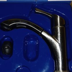 Kitchen faucet with pull out sprayer