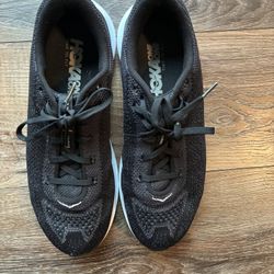 Women’s 9.5 Hoka Tennis Shoes Black