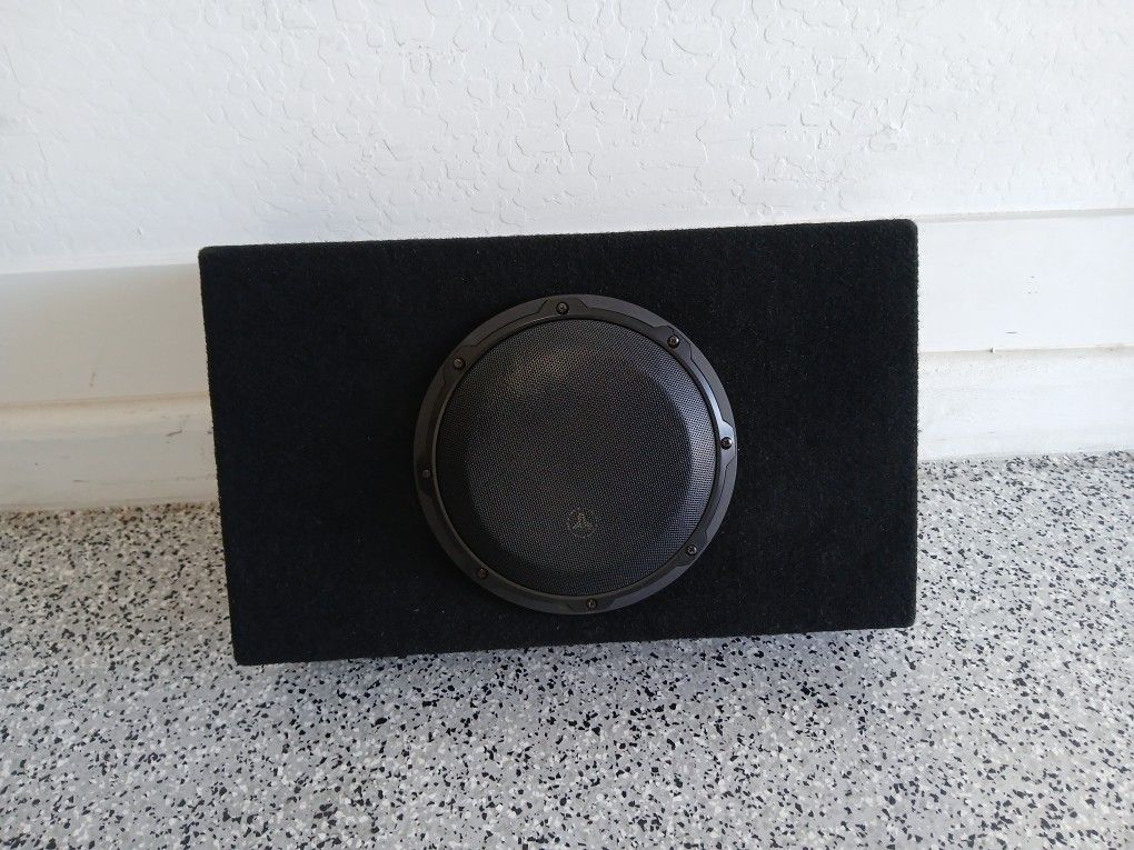 JL Audio 8W3V3-4  Subwoofer In Ported Enclosure 