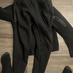 Black Nike Tech (full Tech)