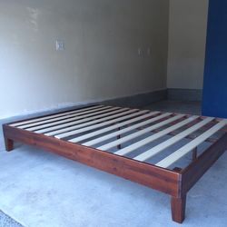 Zinus queen bed frame
