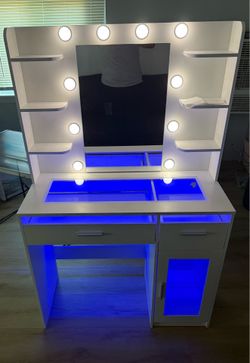 Makeup vanity