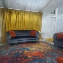 3 Couches It's Verey Clean And New No Pets No Damage 