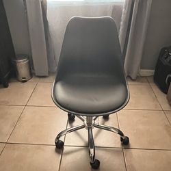 Desk chair with wheels