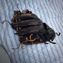 A1000 WILSON BASEBALL GLOVE