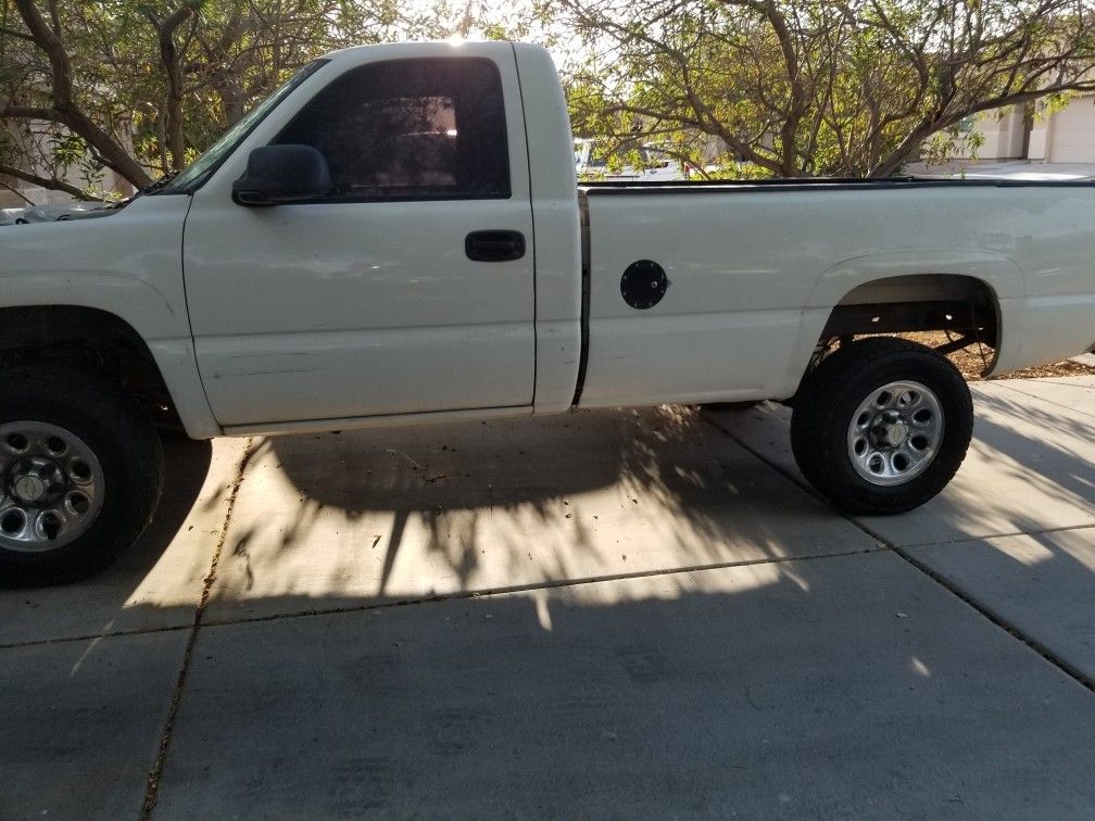 Gmc Sierra 2002  V8 4.8 Liter Part Truck sold In One Piece  Engine Tranny Runs Great !All Other Parts  Work Also Some New Parts Fuel Pump Etc