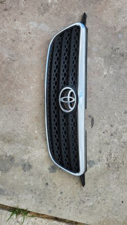 Front Grill   Toyota Corolla 