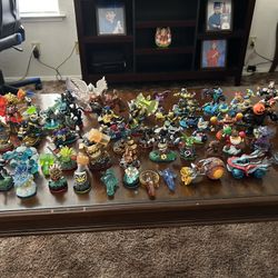 Skylander figures 