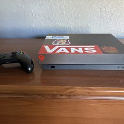 Xbox One X - With Controller 