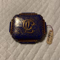 Schumann Porcelain Pin