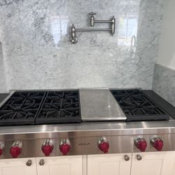 WOLF 48" Pro-Style Rangetop w/4 Burner Infrared Charbroiler & Griddle