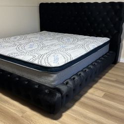 King Size Bed Frame / Mattress Include  / New In A Box.     🔥   Cama King Size Cole Negra  / Colchon Incluido 