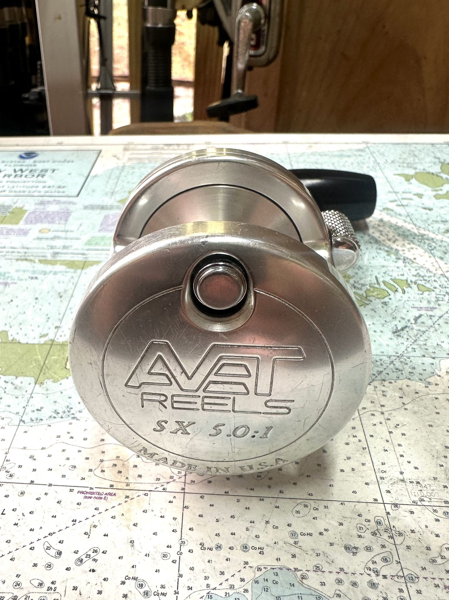Avet SX 5.0:1 Lever Drag Reel in Excellent Condition