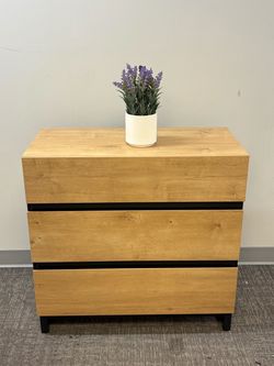 Modern 3-Drawer Dresser / Nightstand with Natural Wood Finish & Black Metal Frame. 📏Size: 31.5” W × 15.6” D × 30.6” H 💰100$