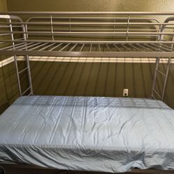 Full/twin Bunk Bed