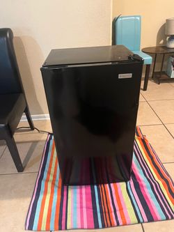 IGLOO Mini Refrigerator