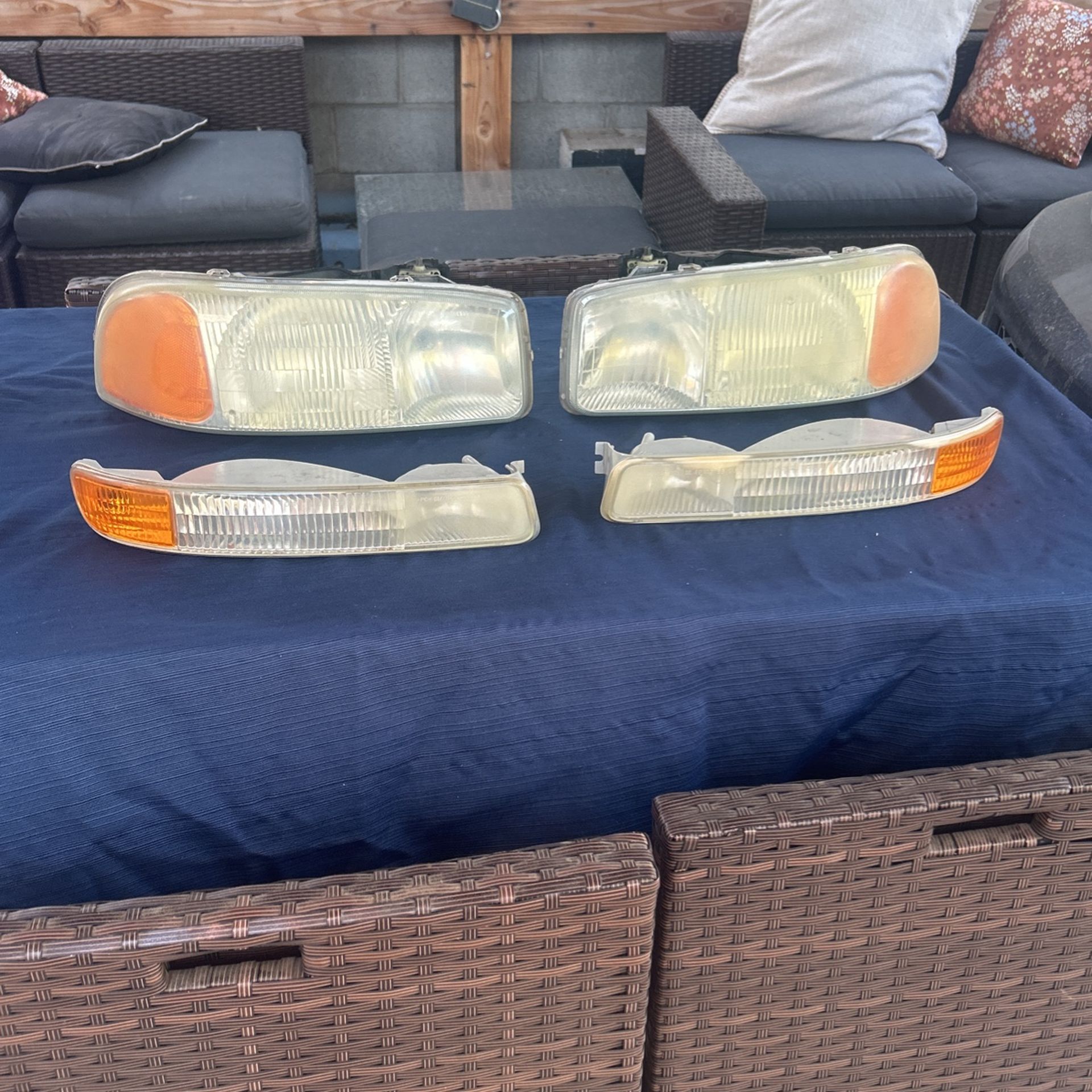 2004 Yukon Original Headlights