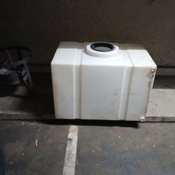 Water Tank No Holes  Good Condition 