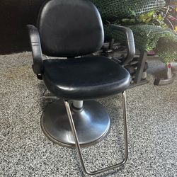 Salon chair