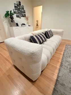 SOFA | IVORY BOUCLÉ 95”