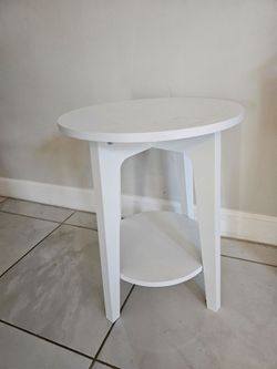White SIDE TABLE