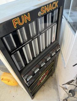 Vintage Antique-Snack Machine No Key As Is